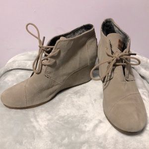 TOMS wedge heel shoes women’s size US 8